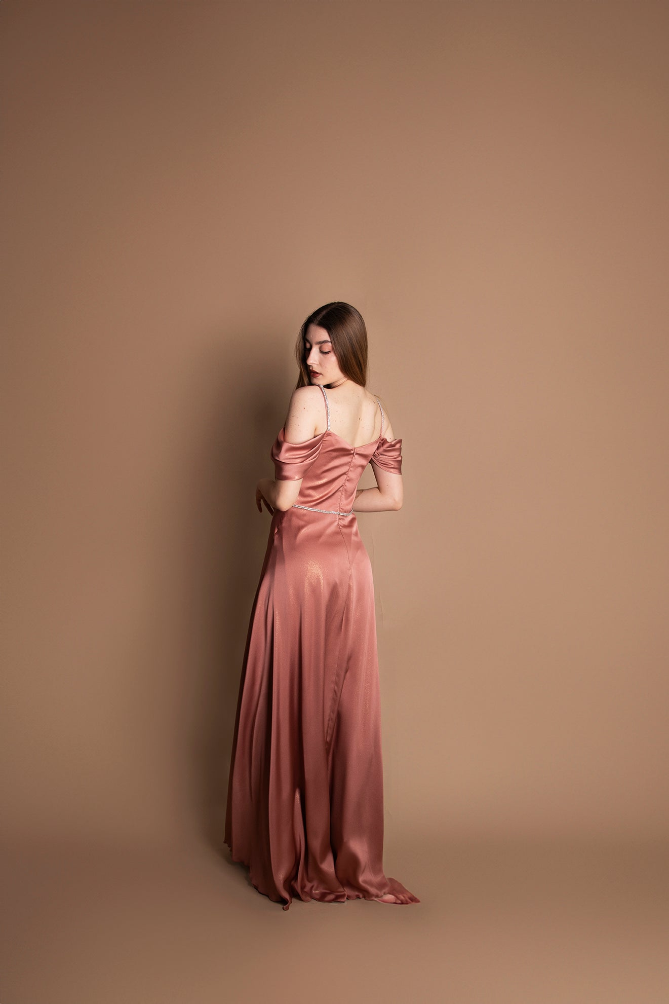 Abito con cintura e bretelle strassate Vivien Luxury