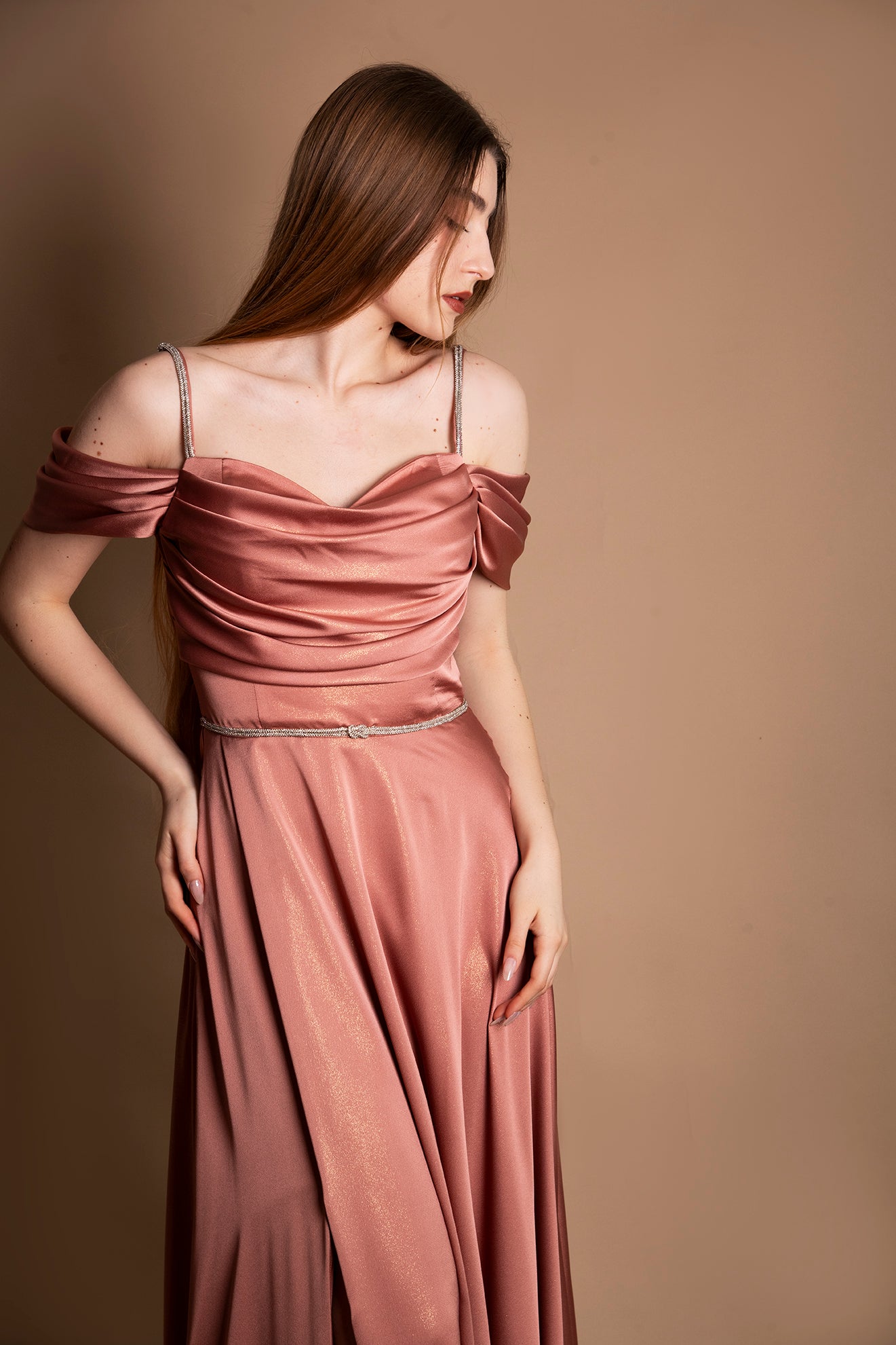 Abito con cintura e bretelle strassate Vivien Luxury